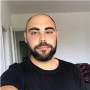 Doy clases de bajo eléctrico para alumnos principiantes, con el objetivo de interesarlos por diferentes estilos musicales